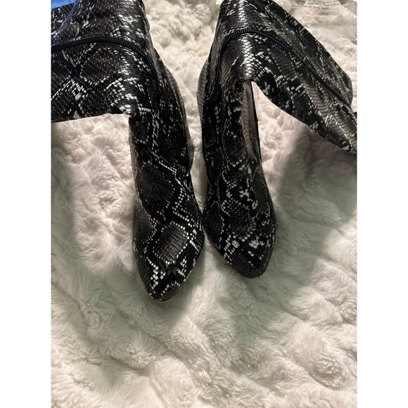 Journee Collection Tavia Boots 6 NWOT Knee High - Picture 6 of 7